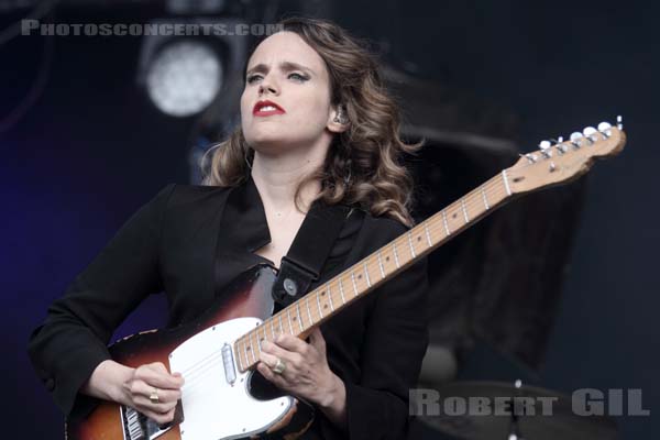 ANNA CALVI - 2014-08-15 - SAINT MALO - Fort de St Pere - 